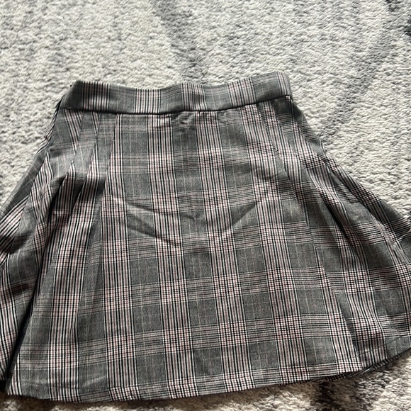 Garage Plaid Pleated Skirt - Picture 2 of 5